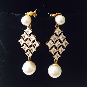 Pearl dangles signature Earrings
